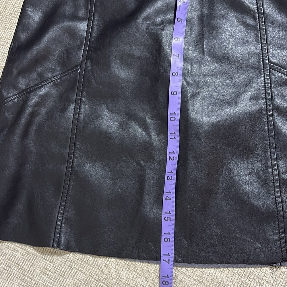 ⭐️ H&M Black Faux Leather Skirt - size 10 - Picture 8 of 9